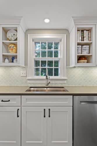 Display kitchen cabinets with crown molding