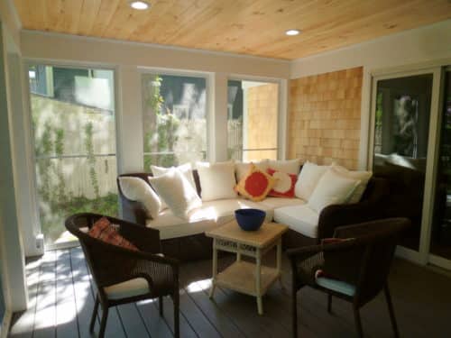 Screen porch furnished 1